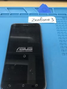 ZenFone3(ZE520KL)の液晶が虹色になっていた場合の修理後写真