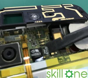 603SHのバッテリー交換修理工程でのコネクタ部分の説明写真
