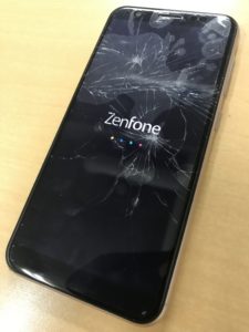 ZenFoneMax(ZB555KL)の画面割れ修理前写真