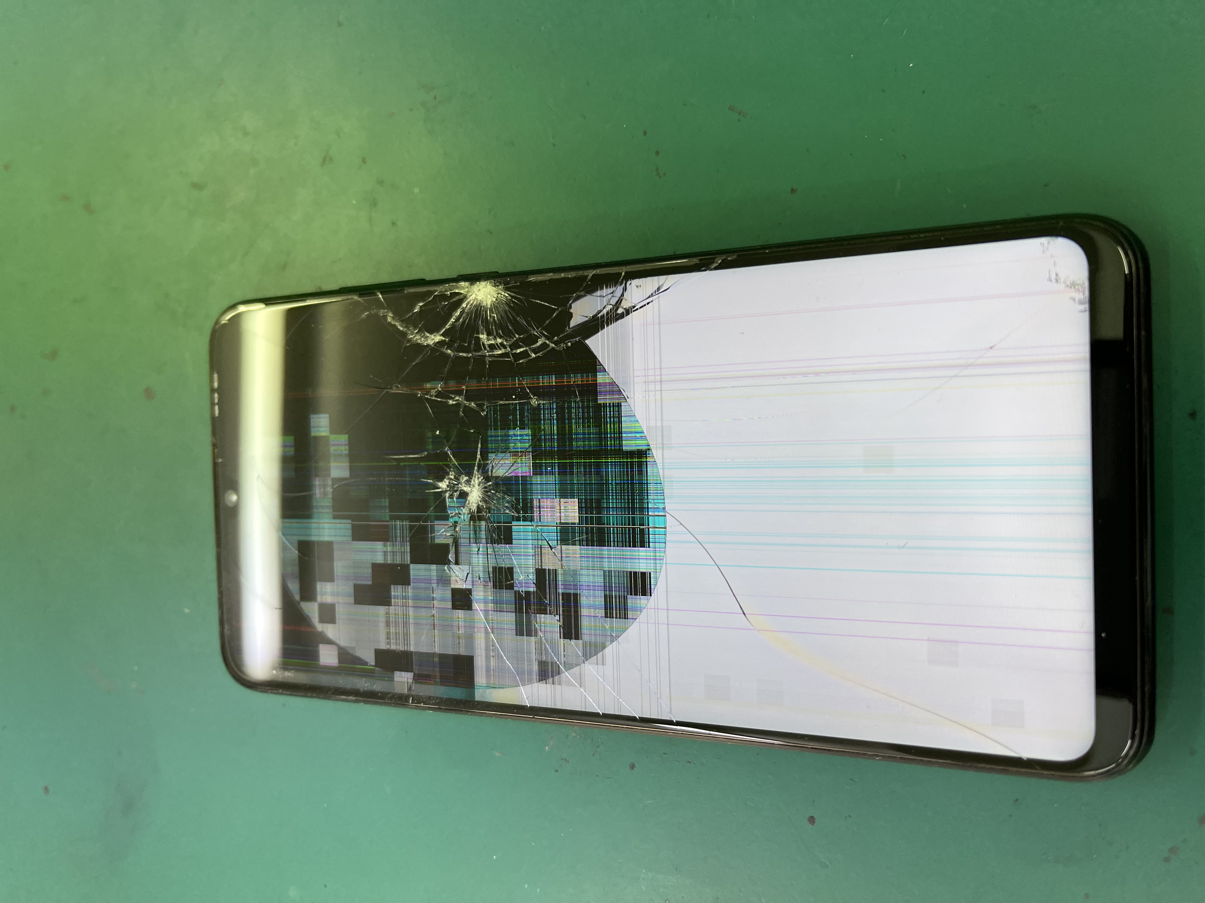 OPPOA73 スマートフォン画面割れあり OPPO A73 ガラス割れ】落としてしまい画面が映らなくなった