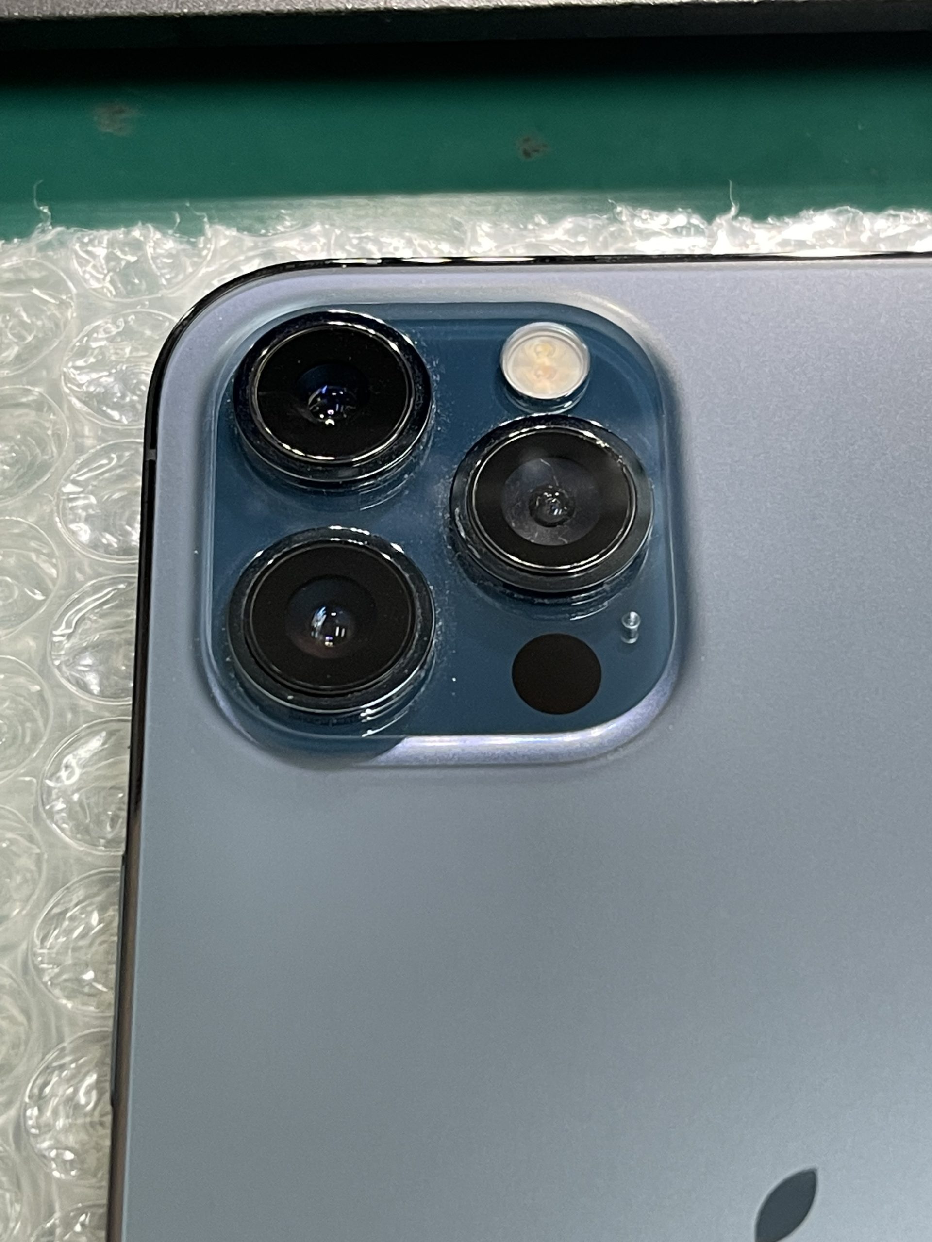 iPhone12・13シリーズのカメラ割れ スキルワンなら即日修理可能  