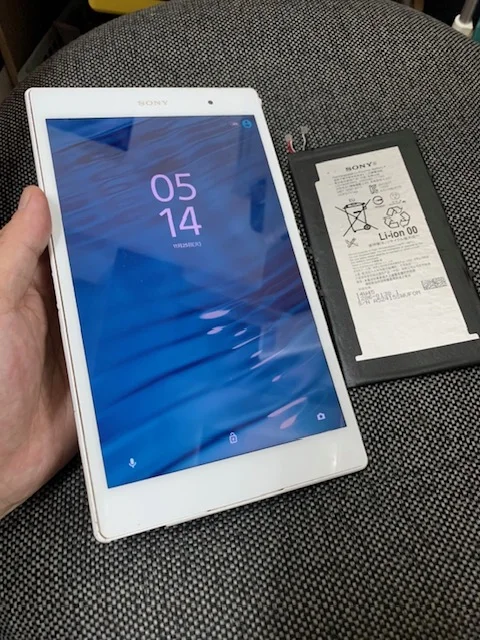 Xperia Z3 Tablet Compact】バッテリー交換修理！ | スマホ修理の 