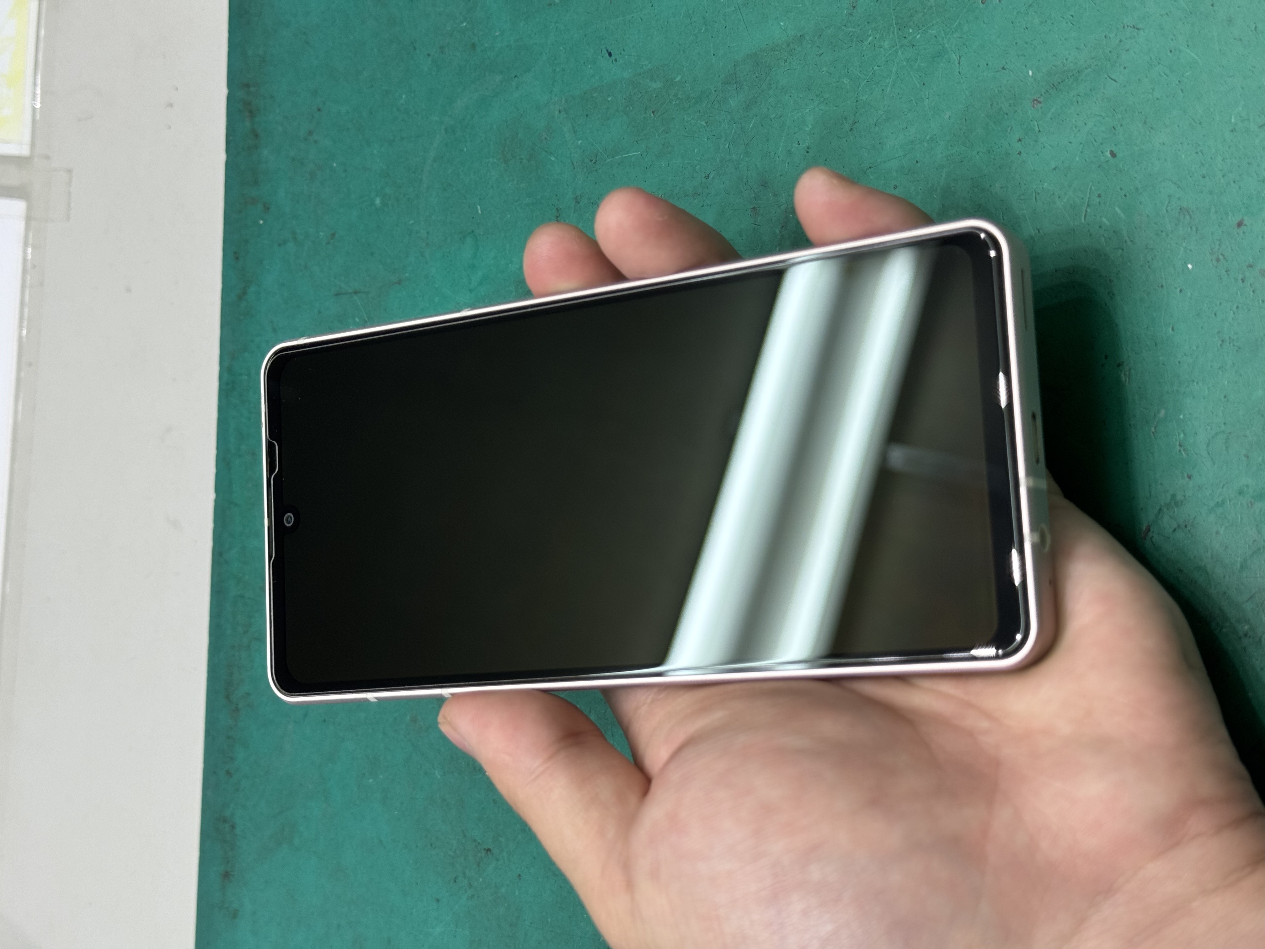AQUOS sense8・R8の電源ボタン不具合はスキルワンで最短即日修理