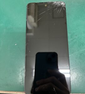 Motorola Moto g24の液晶画面割れ修理前写真